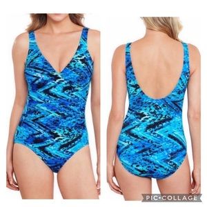 Miradonna by Miraclesuit Shaping
Padded V-Neck Swimsuit Sz 6